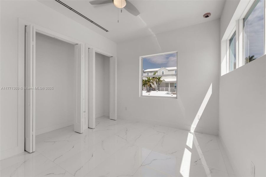 Spacious, unfurnished interior of a new home in , Key Largo (Image 47).