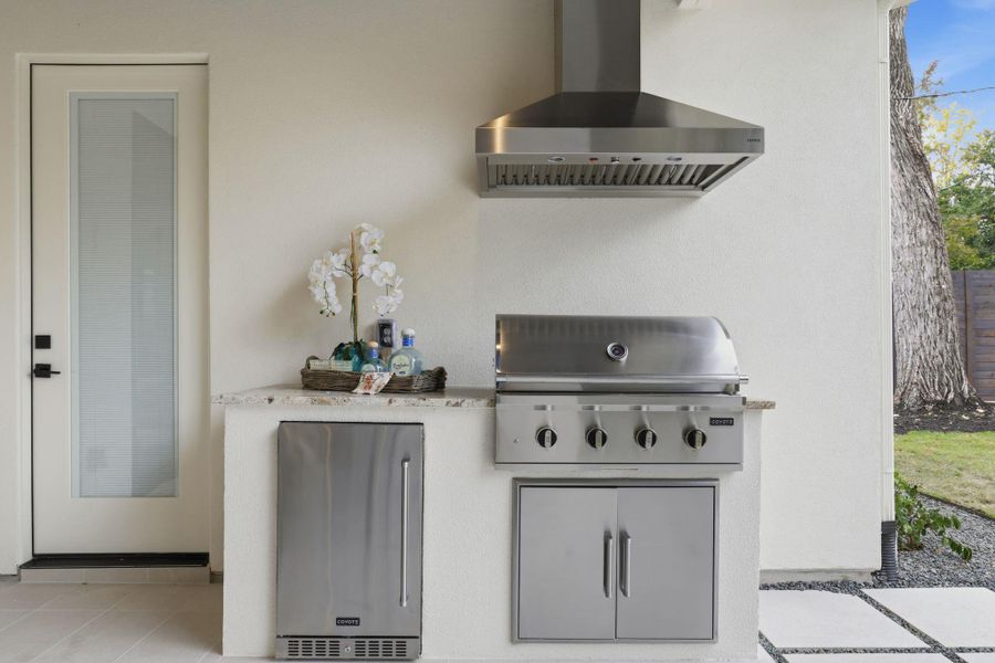 View of patio / terrace with an outdoor kitchen