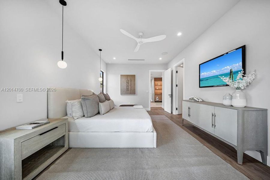 Furnished interior view inside a new home in , Fort Lauderdale (Image 72).