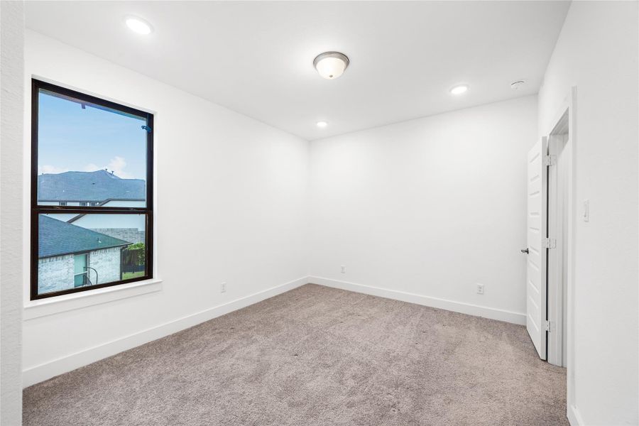 Spacious, unfurnished interior of a new home in Harvest Green, Richmond (Image 28).