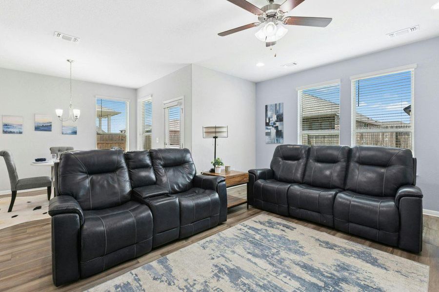 Open concept with plentiful light in the space. Open concept with plentiful light in the space.