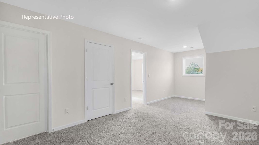 Spacious, unfurnished interior of a new home in Sylvan Creek, Denver (Image 23).