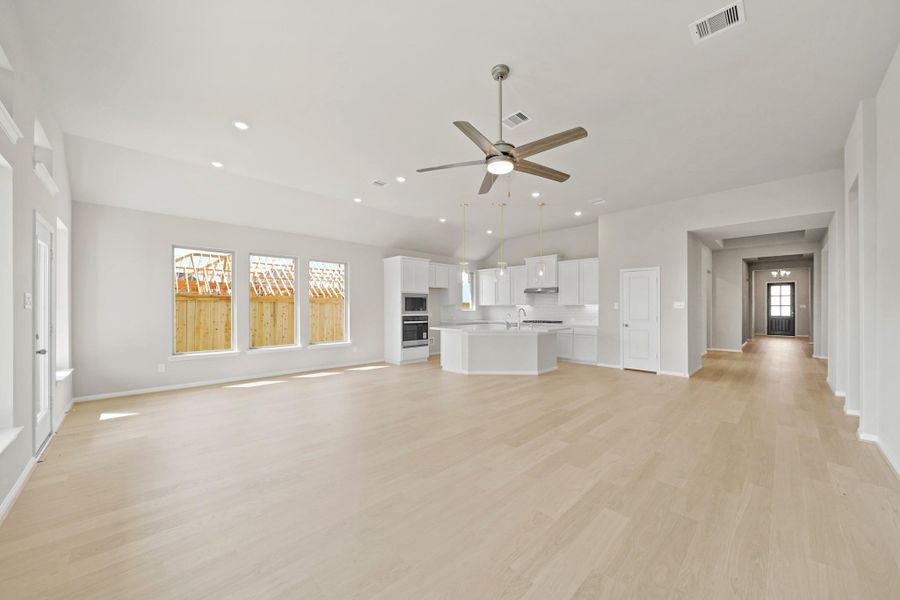 Spacious, unfurnished interior of a new home in Bridgeland 55', Cypress (Image 21). Spacious, unfurnished interior of a new home in Bridgeland 55', Cypress (Image 21).