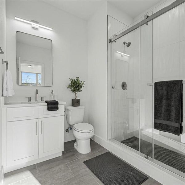 Furnished interior view inside a new home in , Farmers Branch (Image 17).