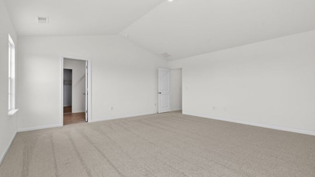 Spacious, unfurnished interior of a new home in Shahbain Reserve, Raeford (Image 15).