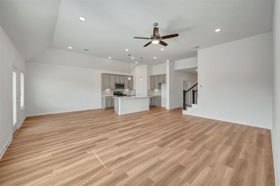 Spacious, unfurnished interior of a new home in Lone Star Landing, Montgomery (Image 28).