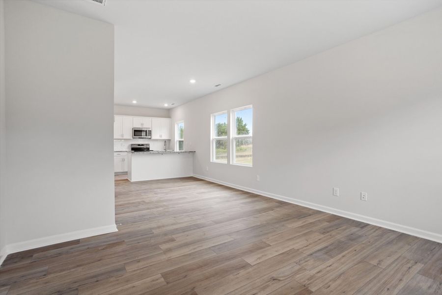 Spacious, unfurnished interior of a new home in Cambridge Reserve, Angier (Image 15).