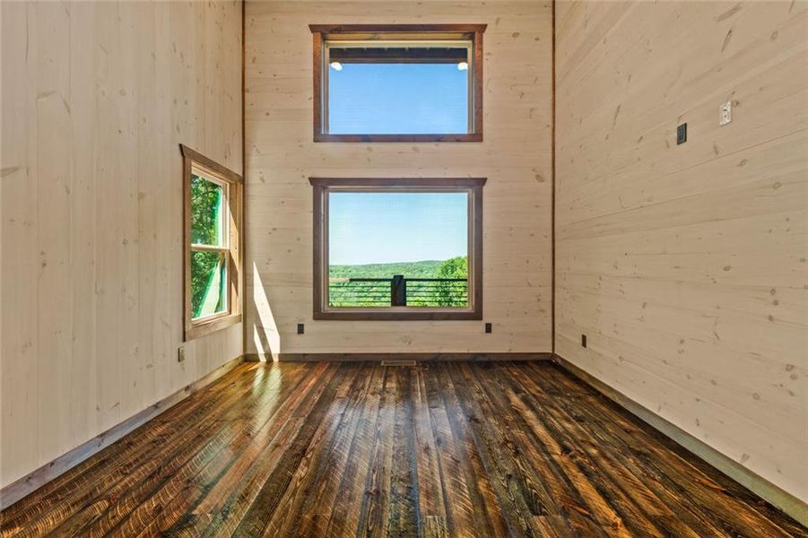 Spacious, unfurnished interior of a new home in , Talking Rock (Image 18).