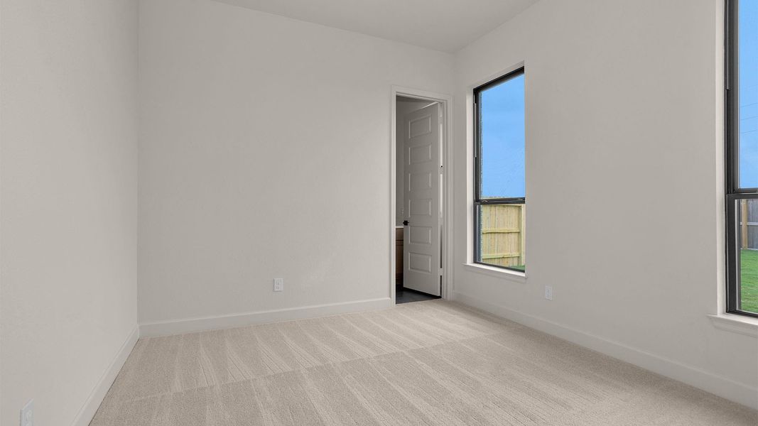 Spacious, unfurnished interior of a new home in Valencia, Manvel (Image 17).