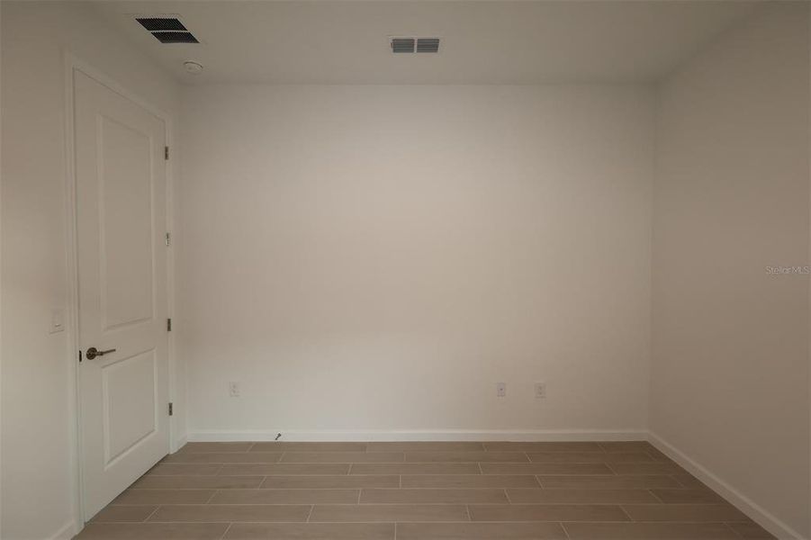 Spacious, unfurnished interior of a new home in Center Lake on the Park, St. Cloud (Image 30).