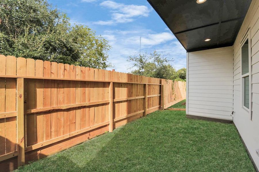 Discover another view of this cozy side yard!