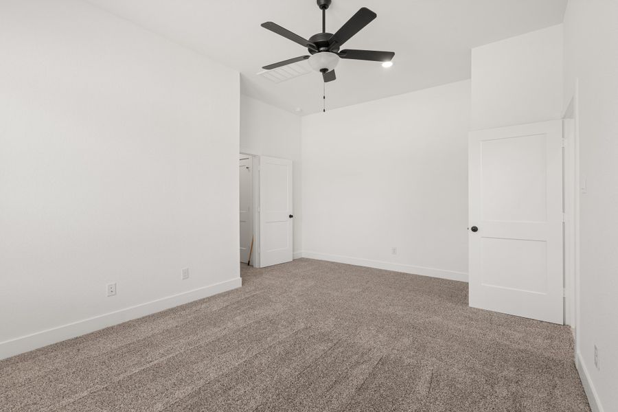Spacious, unfurnished interior of a new home in Santa Rita Ranch, Liberty Hill (Image 33).