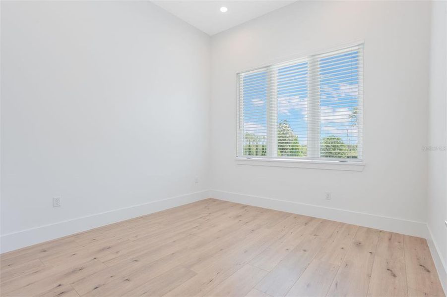 Spacious, unfurnished interior of a new home in , Montverde (Image 41).