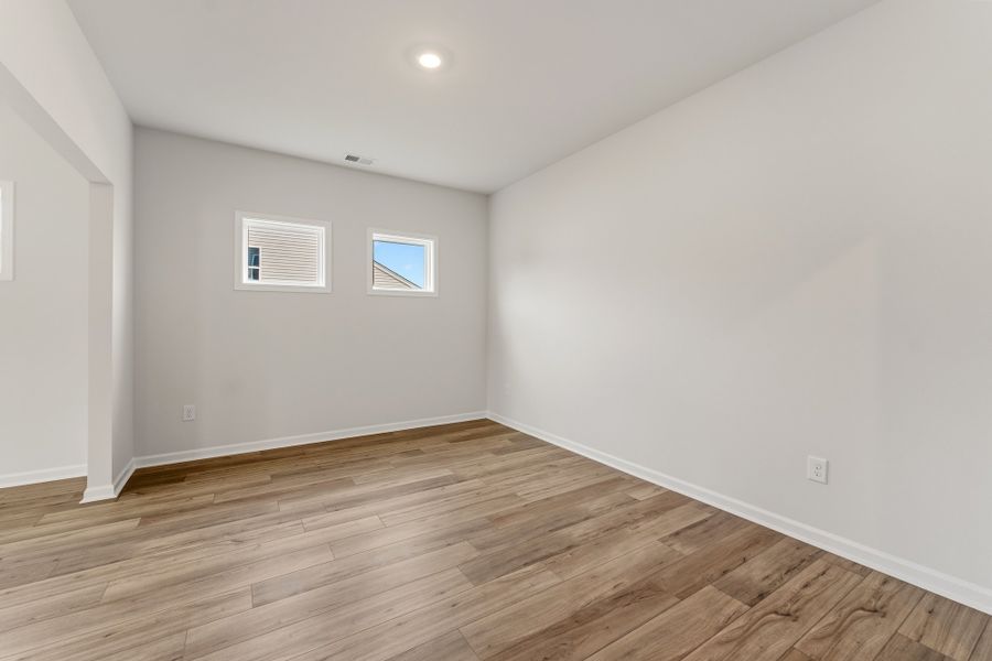 Spacious, unfurnished interior of a new home in Dove Hollow, Chesnee (Image 17).