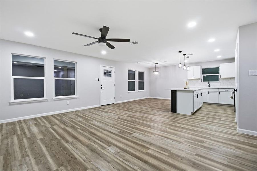 Spacious, unfurnished interior of a new home in , Hillsboro (Image 19).