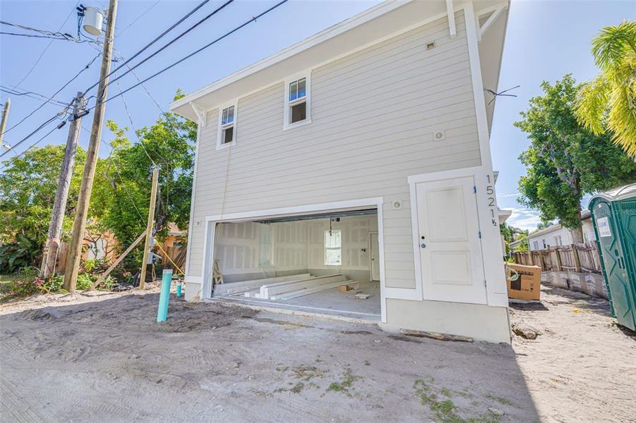 Exterior details and patio area of a home in , St. Petersburg (Image 8).
