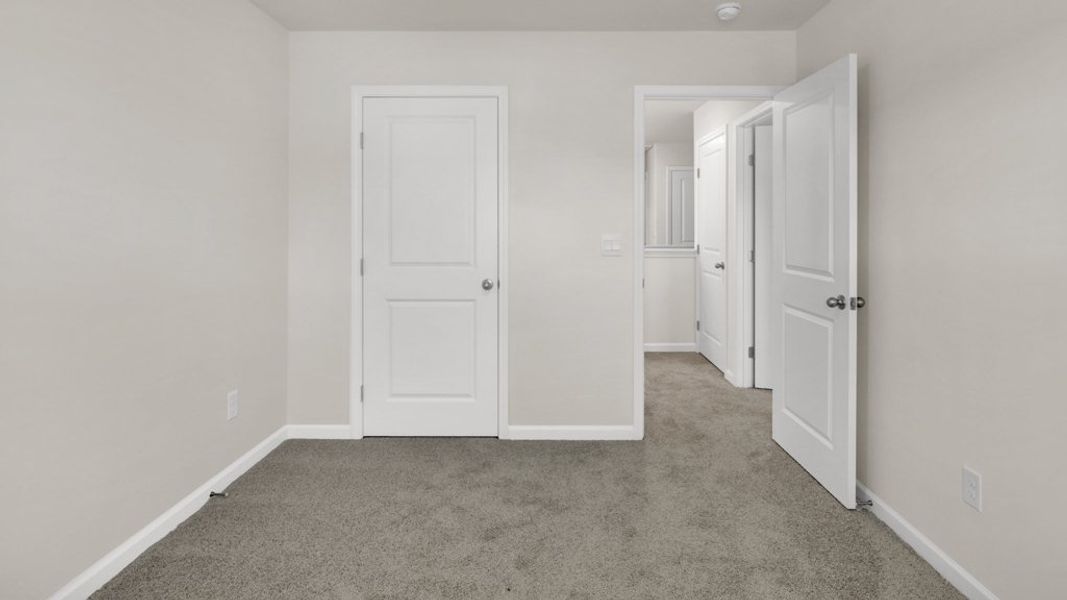 Spacious, unfurnished interior of a new home in Price's Point, Knoxville (Image 16).