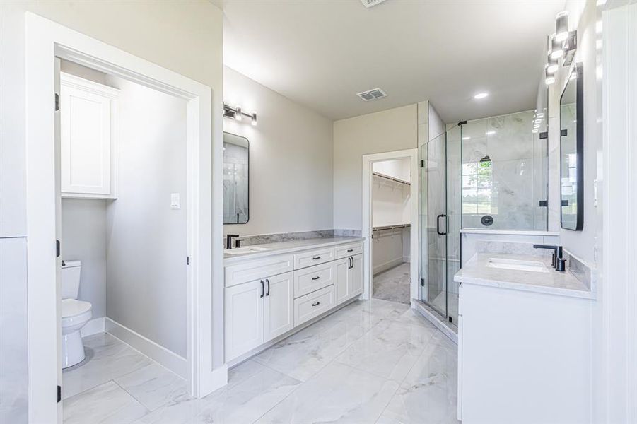 Furnished interior view inside a new home in , Alvarado (Image 8).