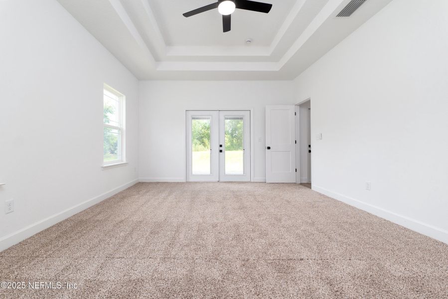 Spacious, unfurnished interior of a new home in , Middleburg (Image 22).