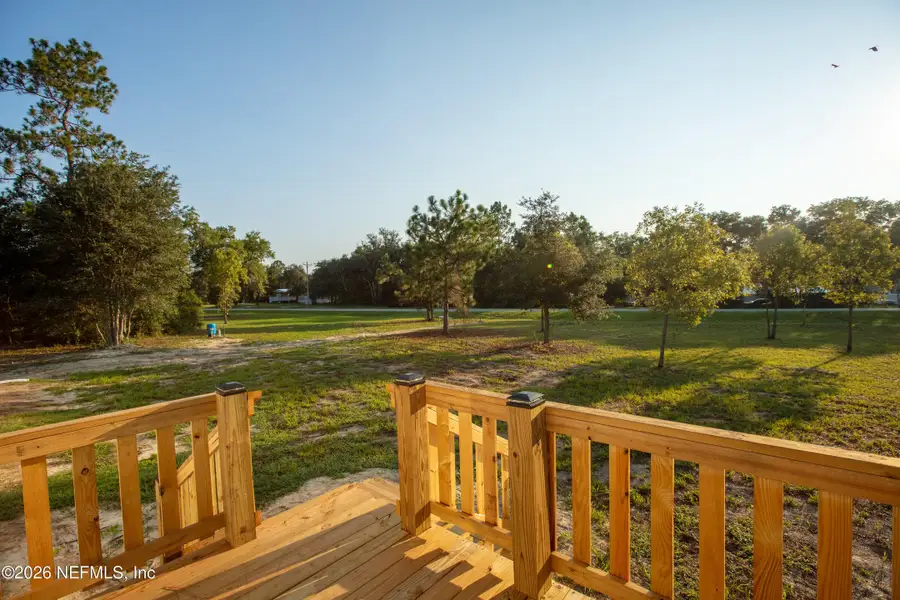 Exterior details and patio area of a home in , Keystone Heights (Image 28).