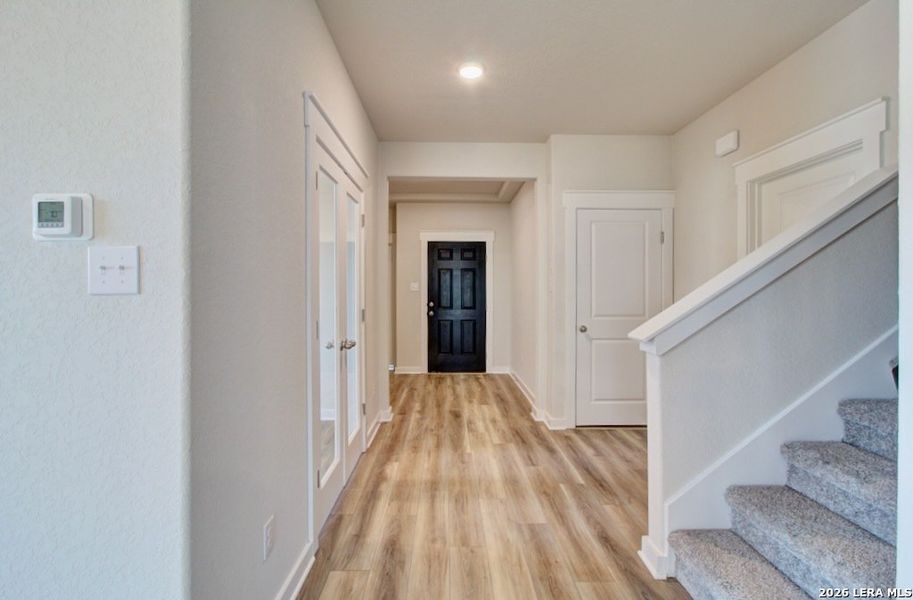 Spacious, unfurnished interior of a new home in Cloud Country, New Braunfels (Image 27).