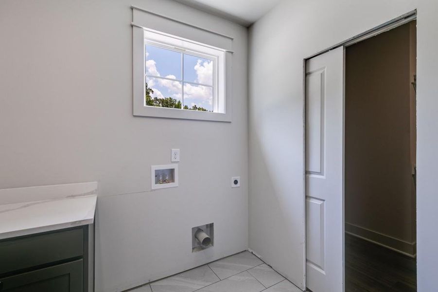 Spacious, unfurnished interior of a new home in , Dallas (Image 14).