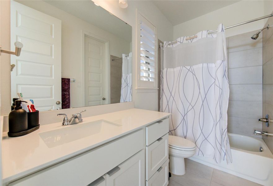 Furnished interior view inside a new home in Cross Creek West, Fulshear (Image 14).