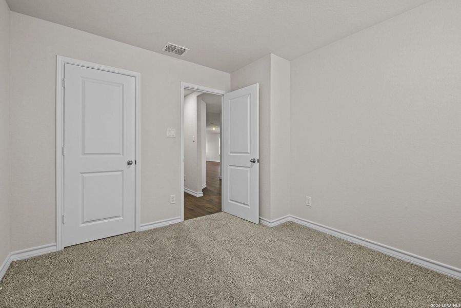 Spacious, unfurnished interior of a new home in Avenida, Converse (Image 14).