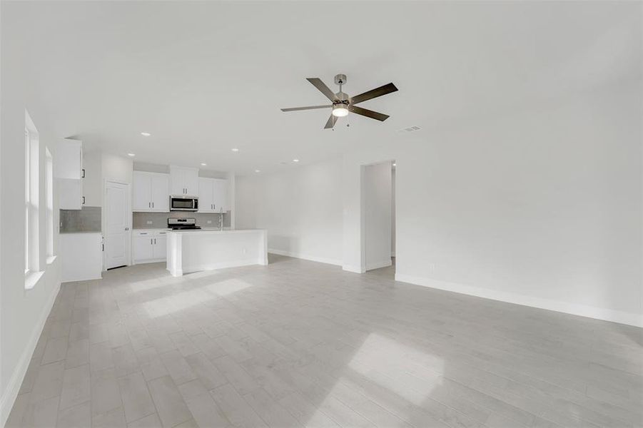 Spacious, unfurnished interior of a new home in , Princeton (Image 34).