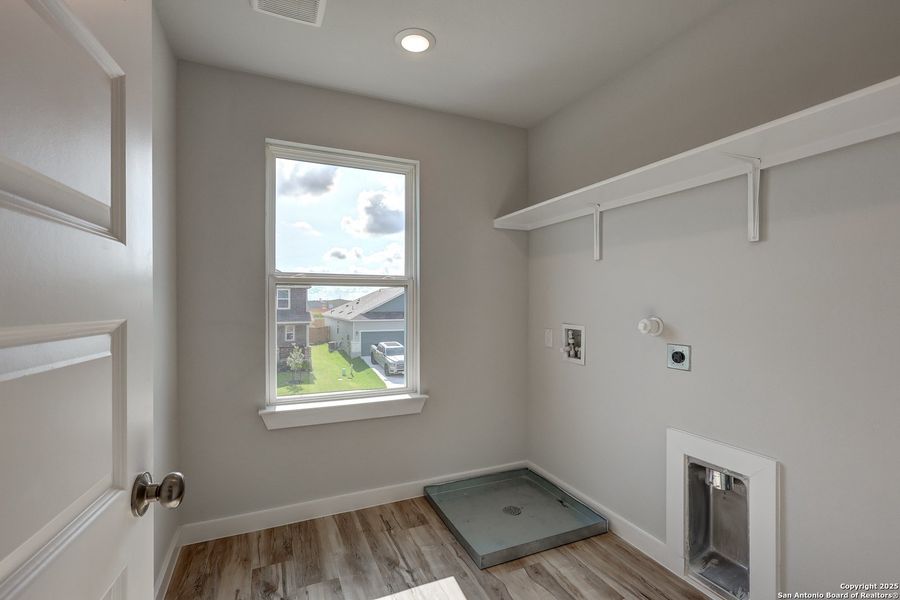 Furnished interior view inside a new home in Hiddenbrooke, Seguin (Image 13). Furnished interior view inside a new home in Hiddenbrooke, Seguin (Image 13).