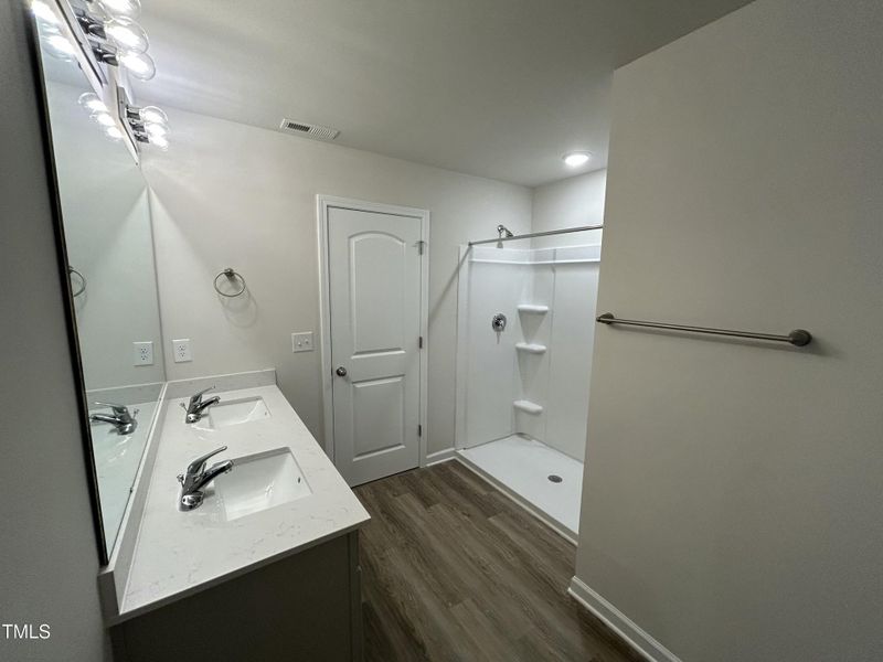 Owners Suite Bathroom pic 2