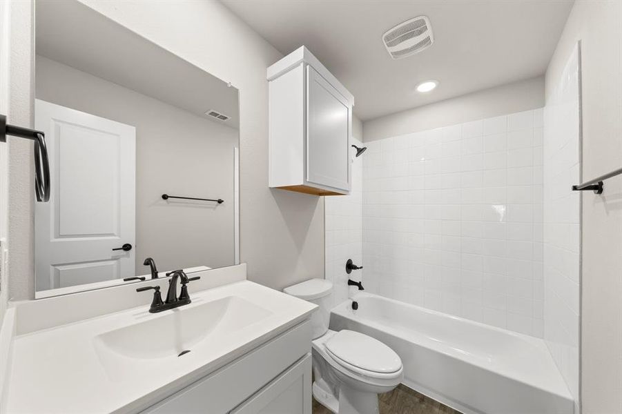 24. 709 Wilderness - 2ND Bath