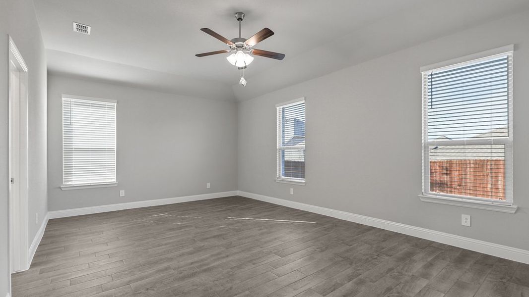 Spacious, unfurnished interior of a new home in Treeline, Justin (Image 26).
