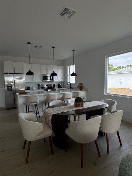 It is being sold unfurnished; the furnishings are shown for visualization purposes only. It is being sold unfurnished; the furnishings are shown for visualization purposes only.