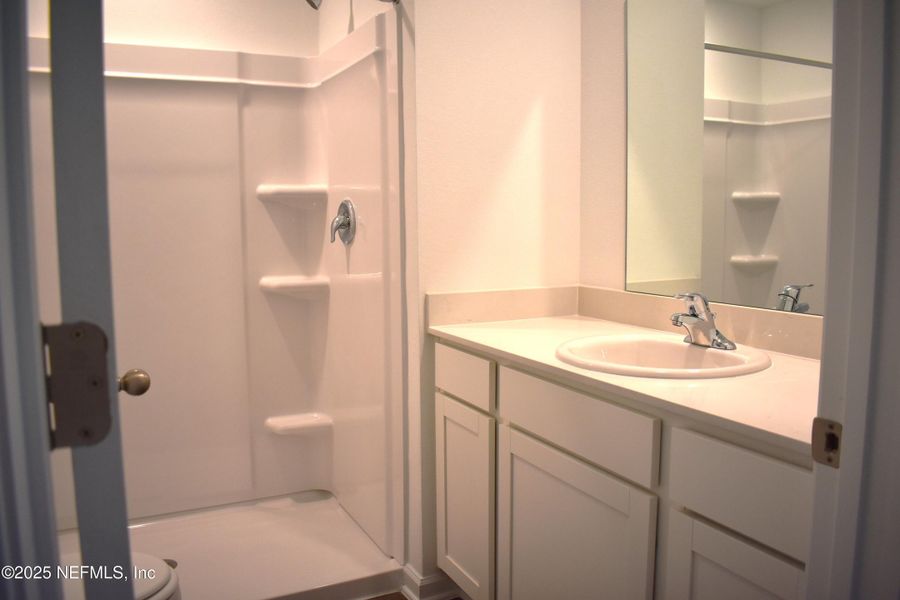 Furnished interior view inside a new home in Old Kings Trail, Jacksonville (Image 7).