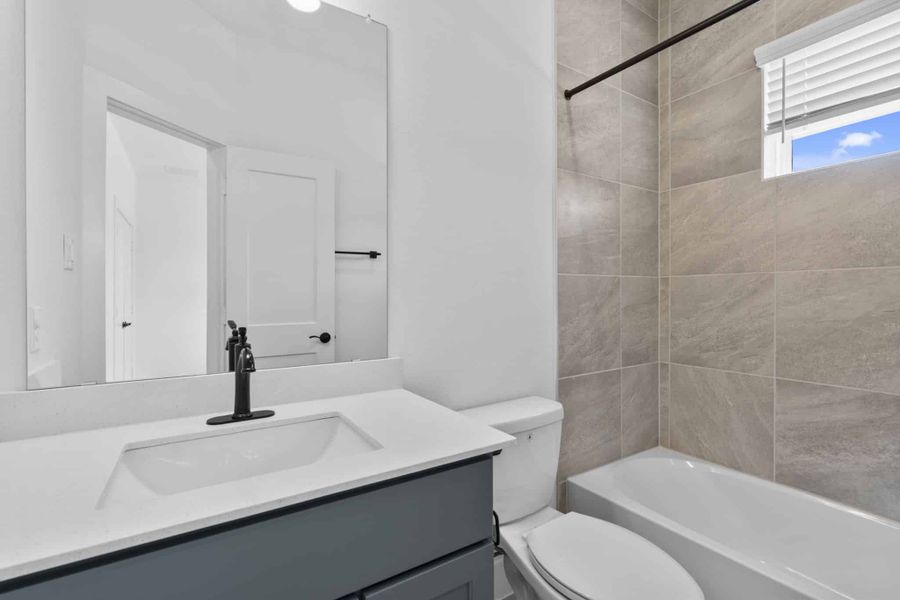 Furnished interior view inside a new home in Evergreen, Conroe (Image 15).