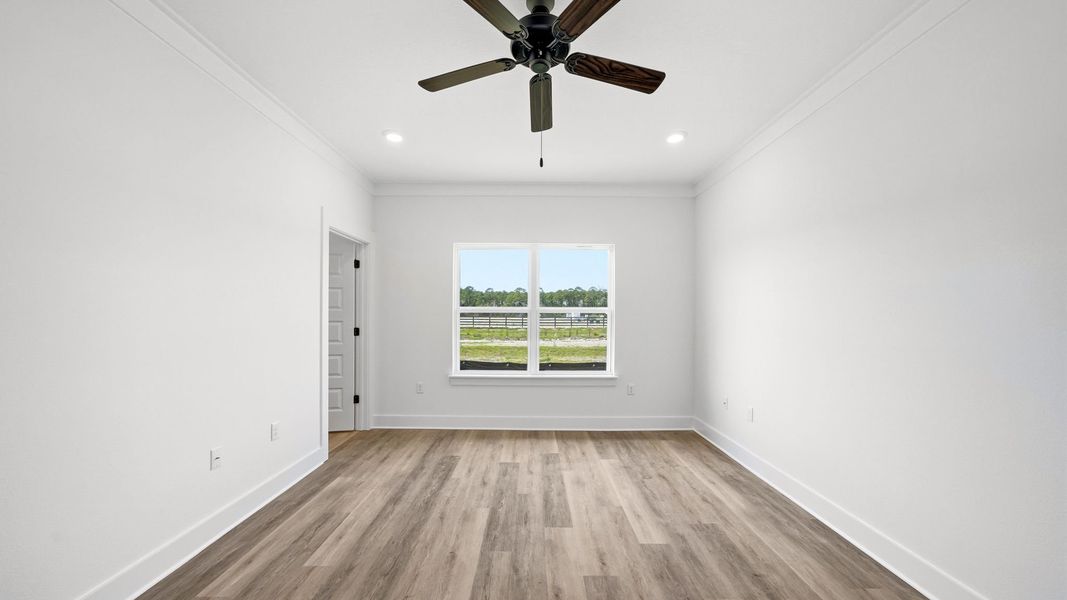 Spacious, unfurnished interior of a new home in Colonial East, Panama City Beach (Image 18).