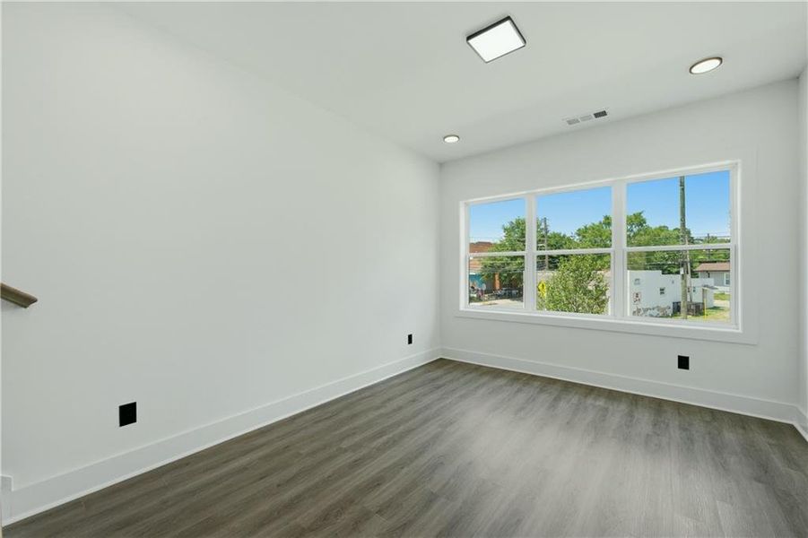 Spacious, unfurnished interior of a new home in , Atlanta (Image 16).