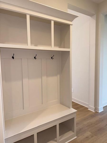 Image 18 of a home in White Oak.