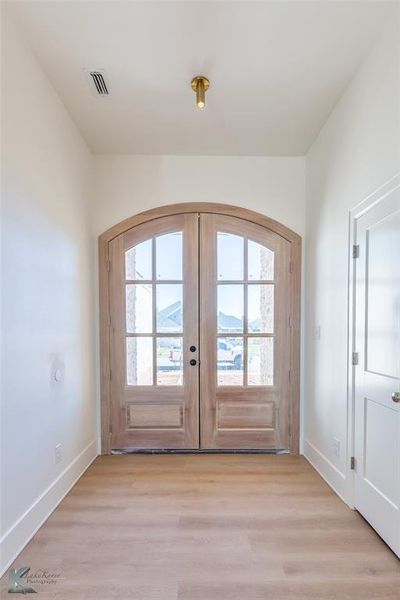 Spacious, unfurnished interior of a new home in , Abilene (Image 36).