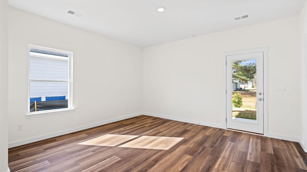 Spacious, unfurnished interior of a new home in Cambridge Cove, Chickamauga (Image 10).