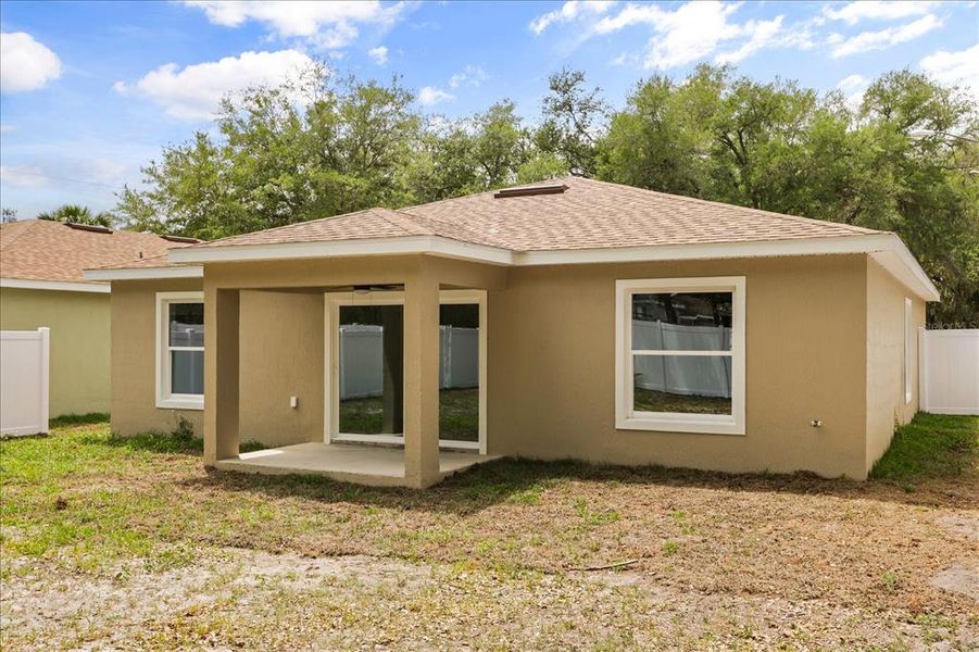 Exterior details and patio area of a home in , Leesburg (Image 3).
