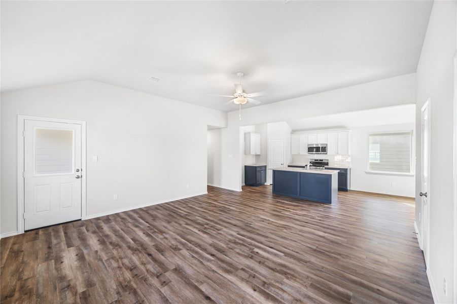 Spacious, unfurnished interior of a new home in Hill & Dale Ranch, Splendora (Image 25).