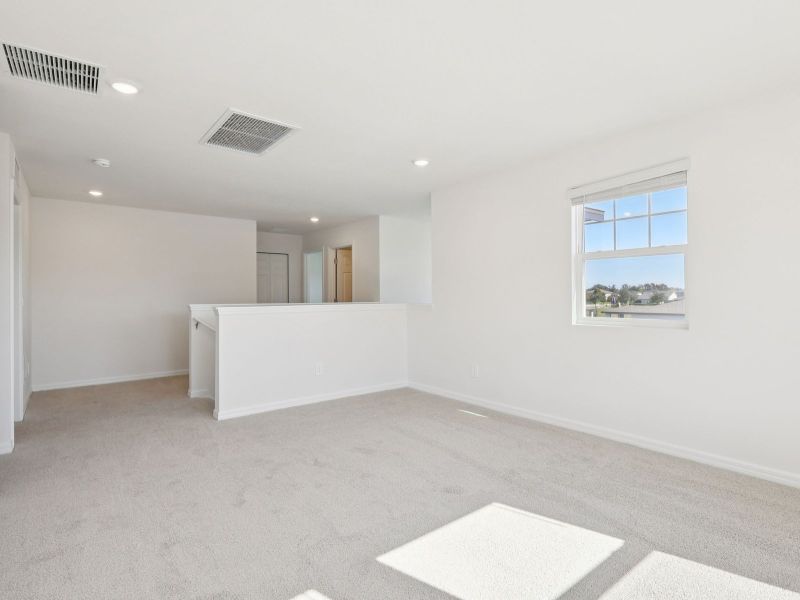 Spacious, unfurnished interior of a new home in The Reserve at Twin Lakes, St. Cloud (Image 9).