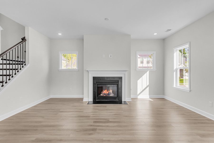 Spacious, unfurnished interior of a new home in Six Oaks, Summerville (Image 18).