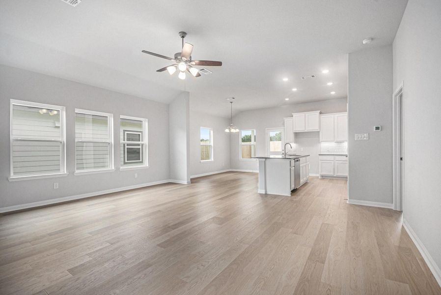 Spacious, unfurnished interior of a new home in , Bay City (Image 15).