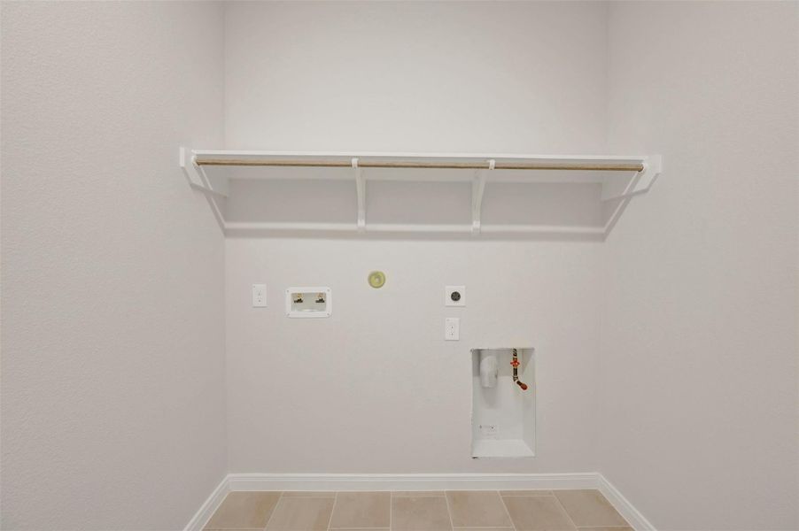 Spacious, unfurnished interior of a new home in , League City (Image 36).