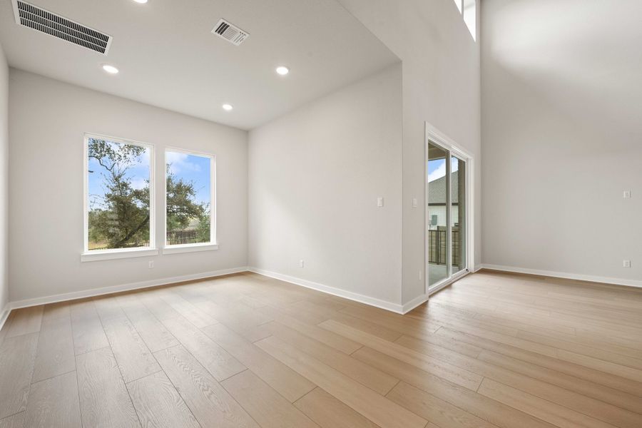 Spacious, unfurnished interior of a new home in Wolf Ranch, Georgetown (Image 37).