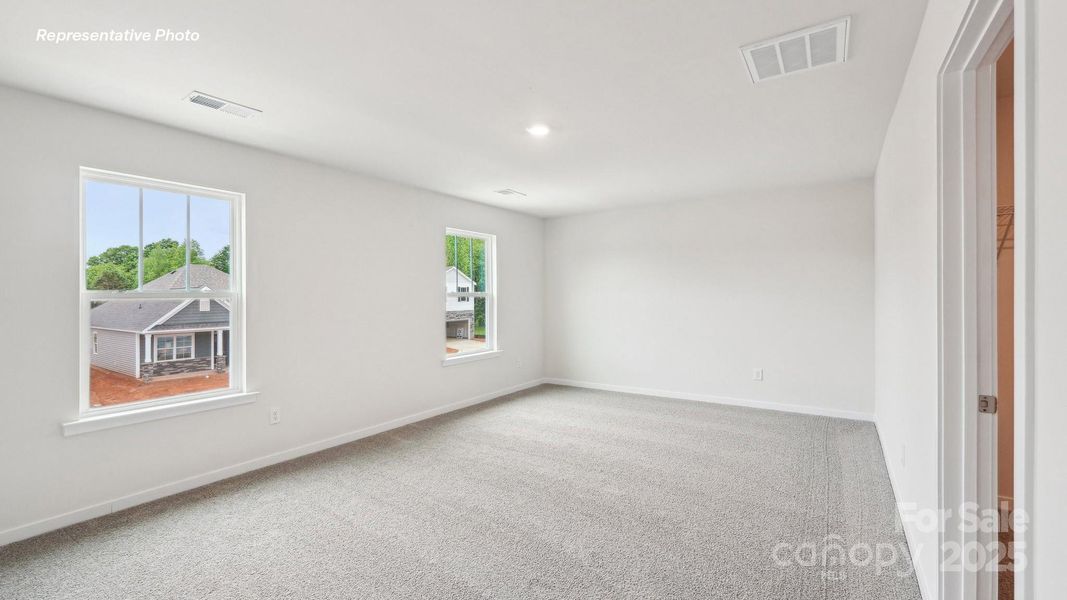 Spacious, unfurnished interior of a new home in Reedy Creek Preserve, Charlotte (Image 22).