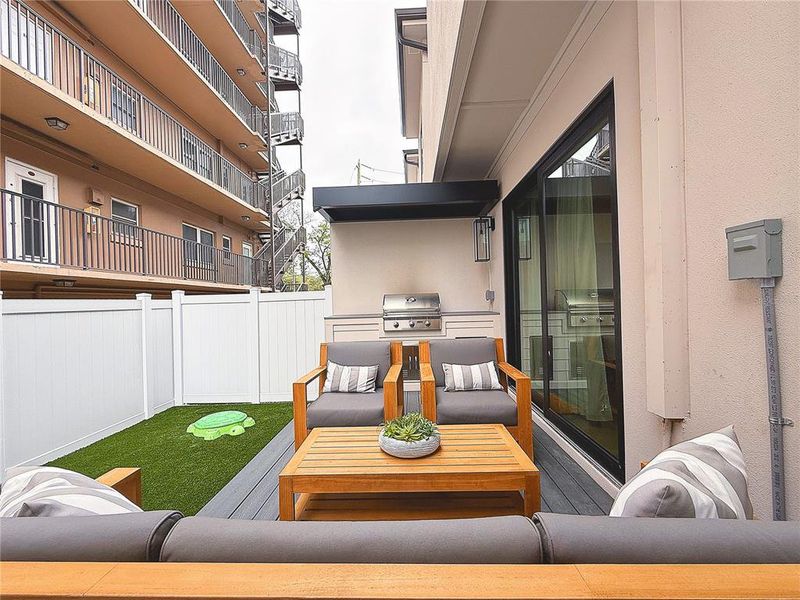 Exterior details and patio area of a home in , St. Petersburg (Image 23).